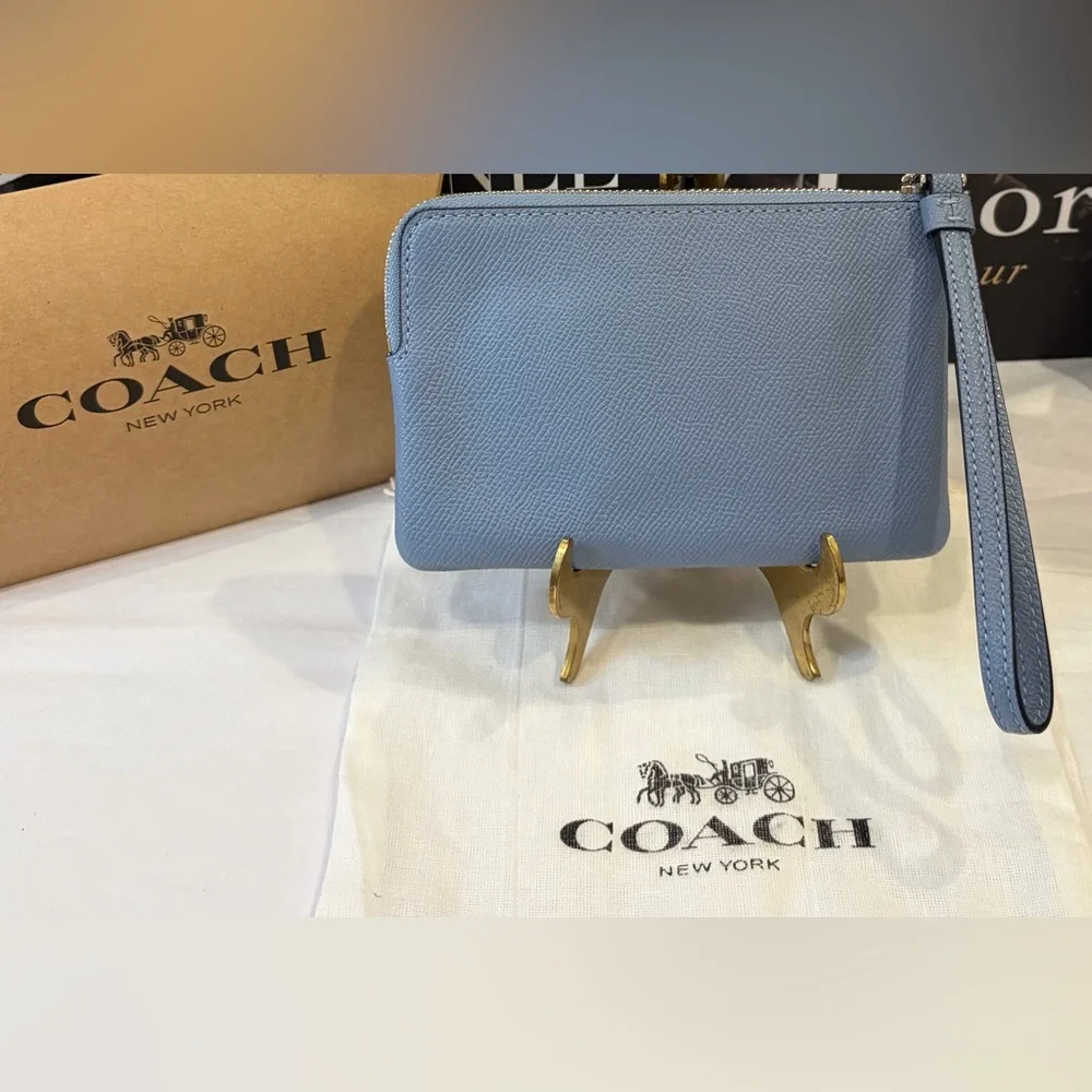 🩵NWOT COACH MEDIUM BLUE ZiIP-AROUND WRISTLET ~ COMES WITH COACH KEYCHAIN - Picture 11 of 12